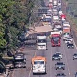 Carreta Com Produtos Da Shopee Tomba Na Castelo Branco Em São Roque