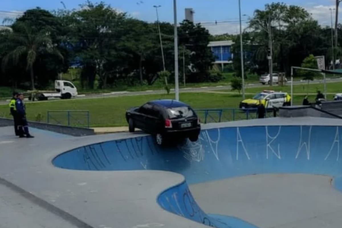 Carro Com R11 Mil De Debitos E Encontrado Em Pista De Skate Em Sorocaba