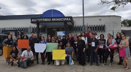 Educadores De Votorantim Protestam Por Atraso De Pagamentos