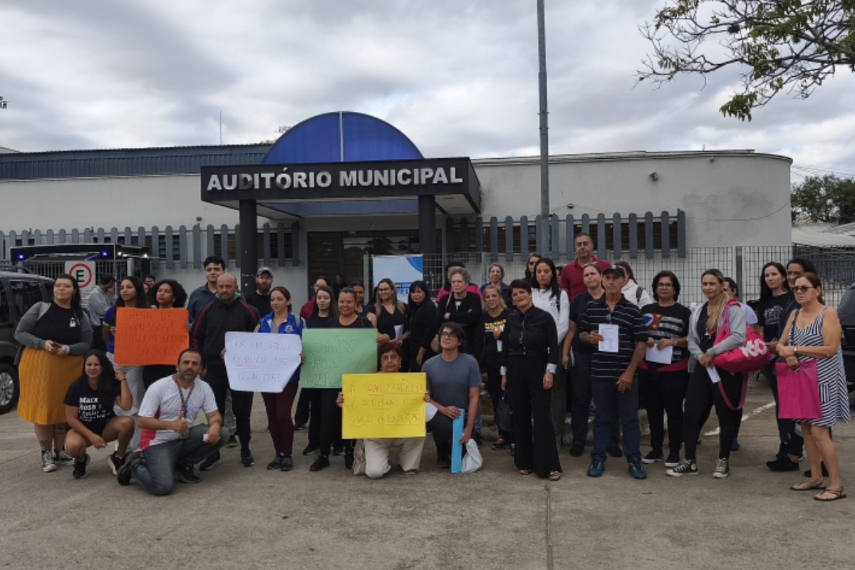 Educadores De Votorantim Protestam Por Atraso De Pagamentos
