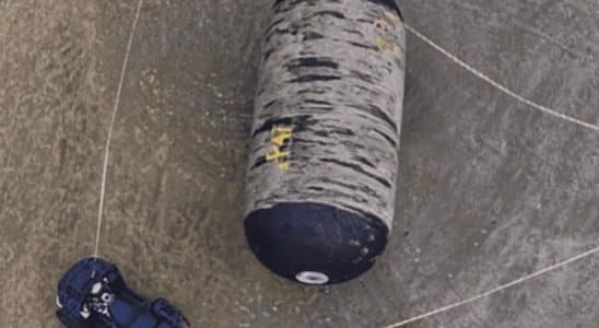 Mistério Em São Vicente Objeto De 5 Metros Surge Na Praia