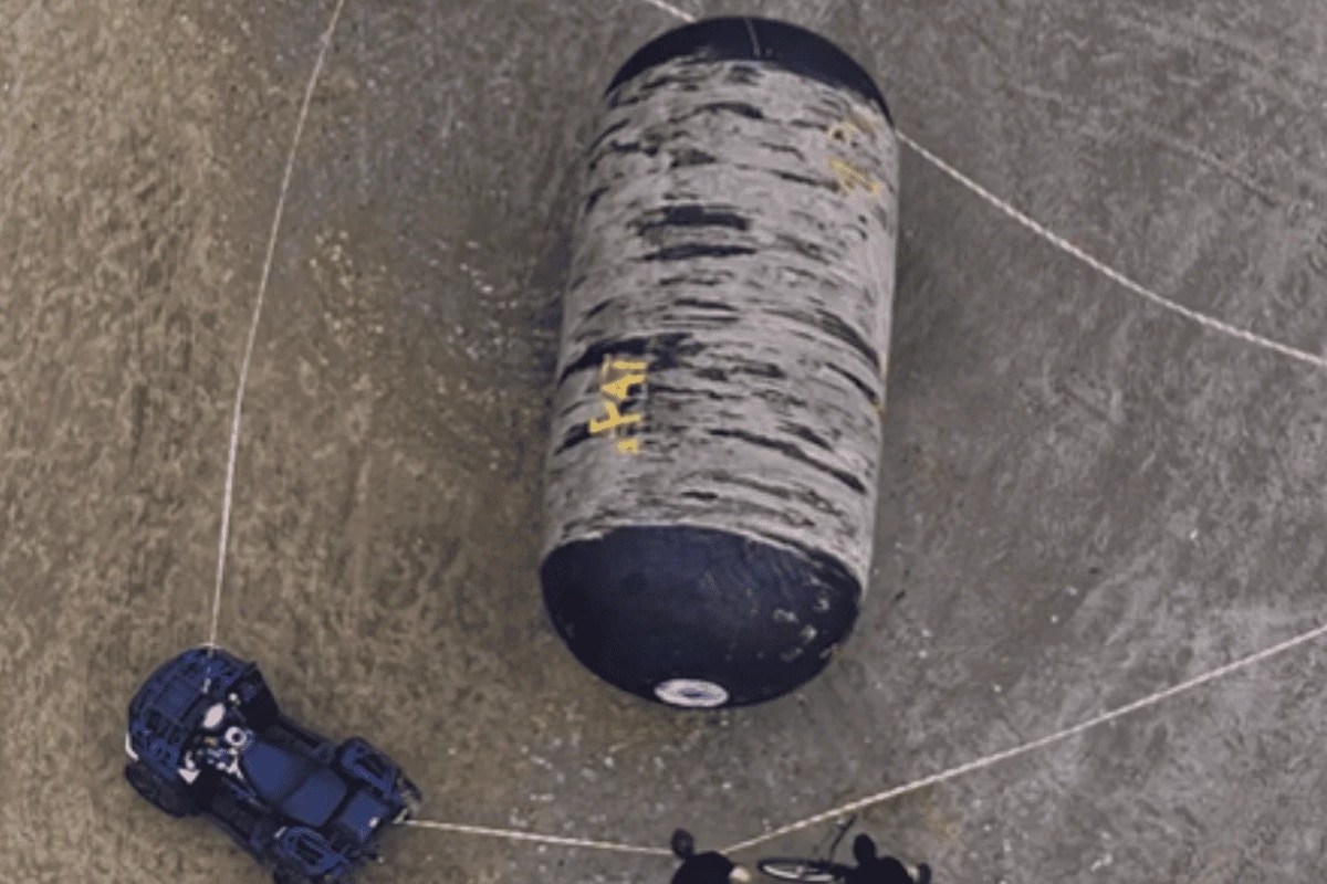 Mistério Em São Vicente Objeto De 5 Metros Surge Na Praia