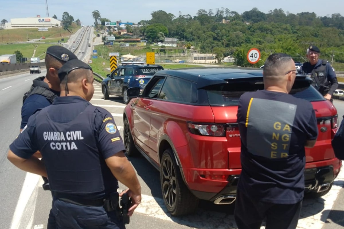 Smart Sampa Cotia Ajuda Gcm A Recuperar Range Rover Roubada Há 2 Anos