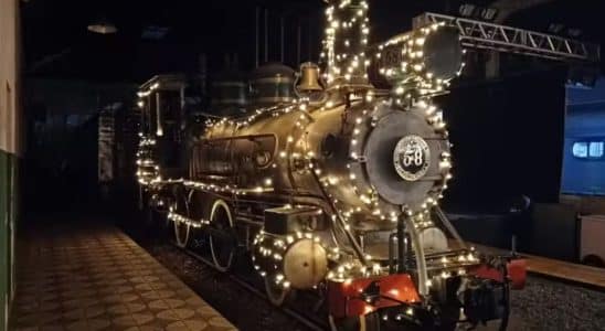 Trem Iluminado Com Luzes De Natal Vira Atração Turística Em Sorocaba