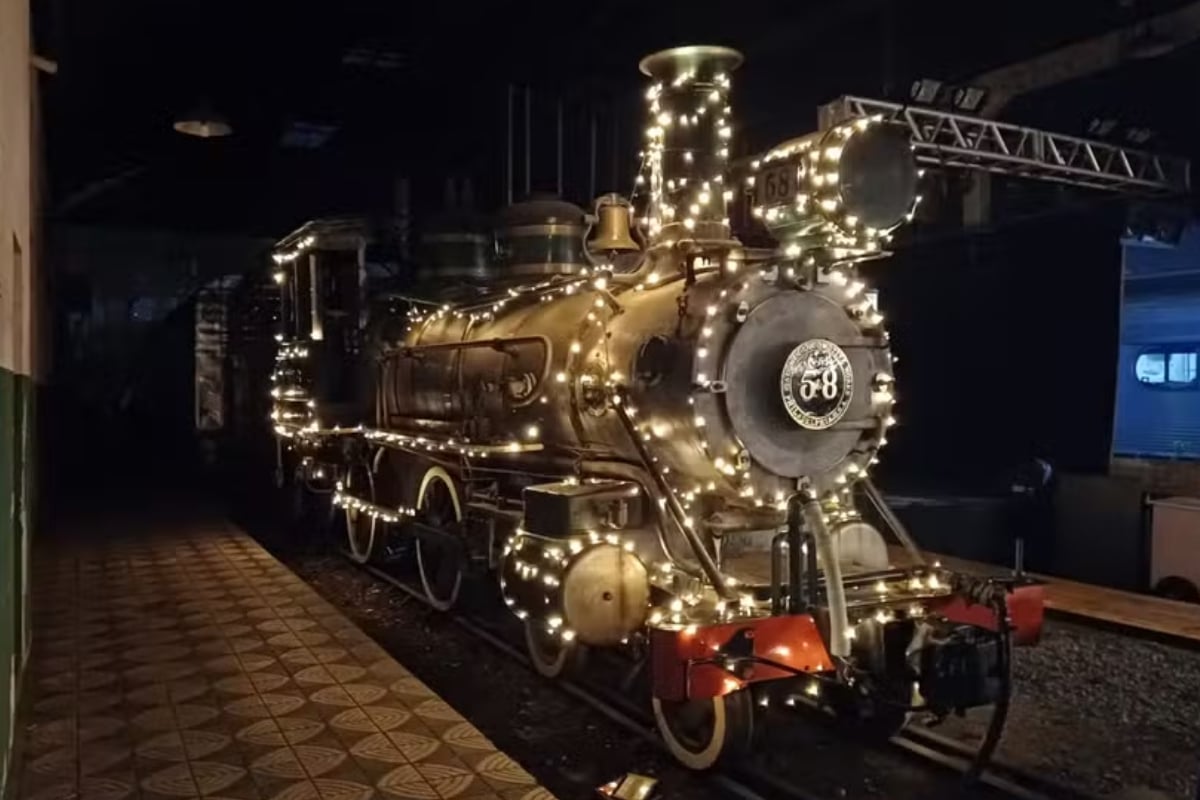 Trem Iluminado Com Luzes De Natal Vira Atração Turística Em Sorocaba