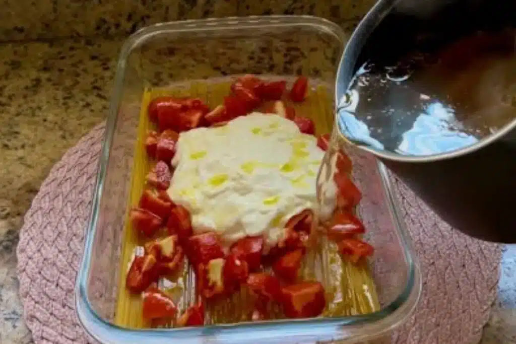 Macarrão Assado Cremoso Com Queijo Derretendo E Um Sabor Que Todo Mundo Vai Querer Repetir 7 Macarrao-Assado-Cremoso