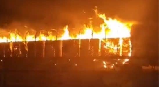 Vago Em Chamas Trem Carregado De Celulose Incendia 1762708897667