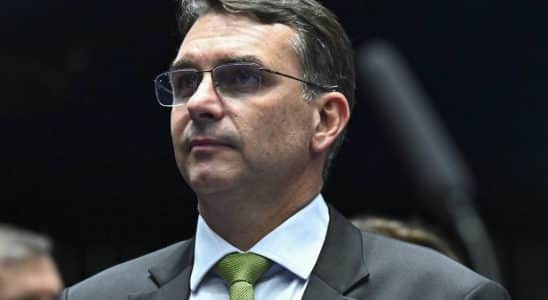 Flavio Bolsonaro Filho De Bolsonaro E Pre Candidato A Presidente Em 2026
