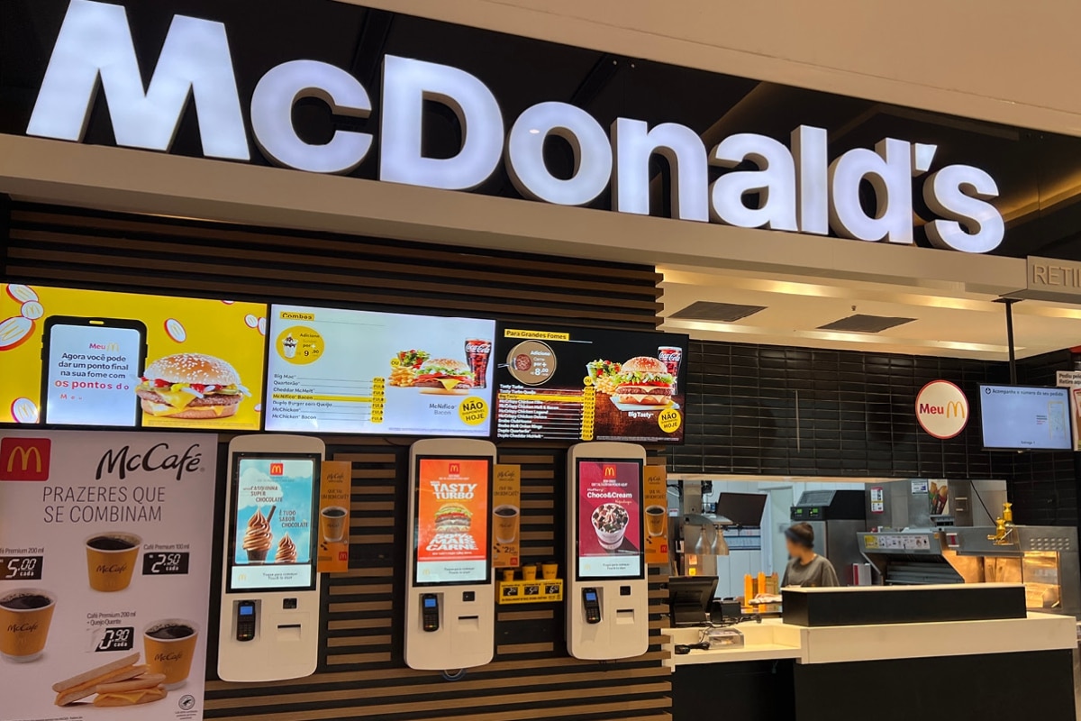Funcionária Do Mcdonald'S É Levada Às Pressas Para O Hospital Após Entrar Na Fritadeira
