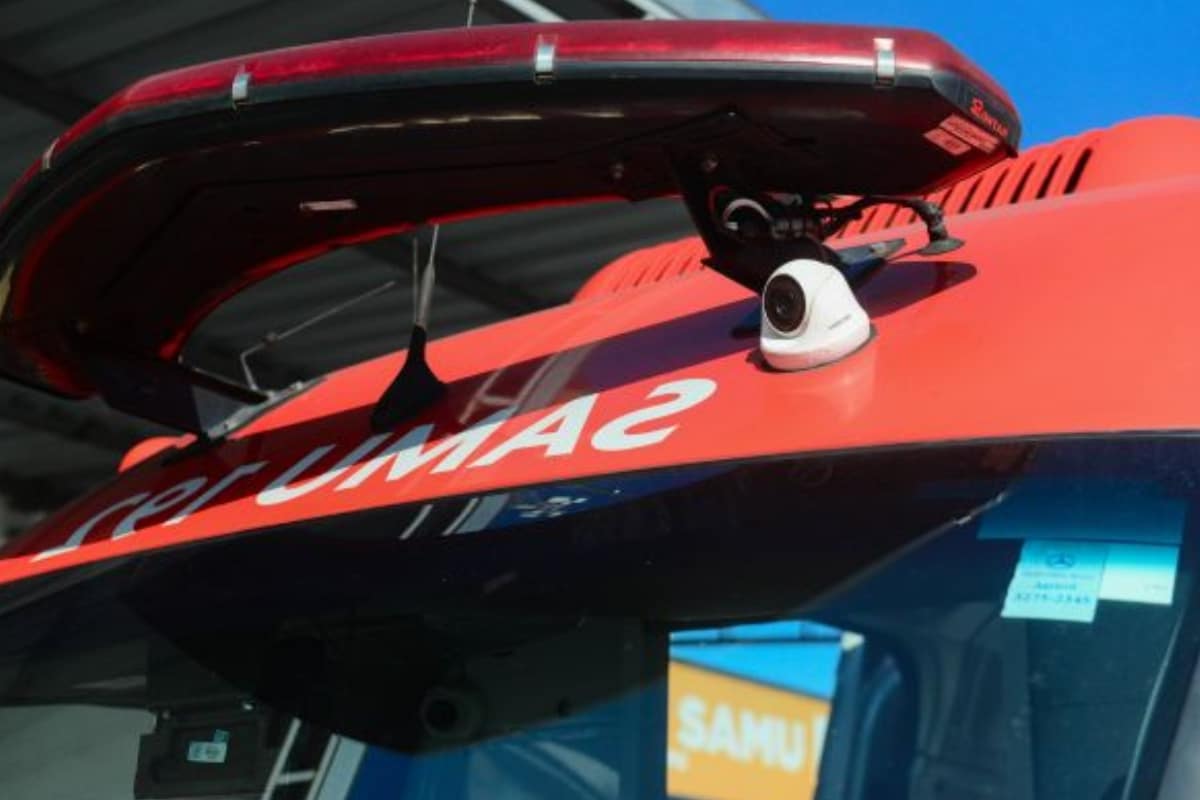 Homem Agride E Obriga Mulher E Beber Produto De Limpeza