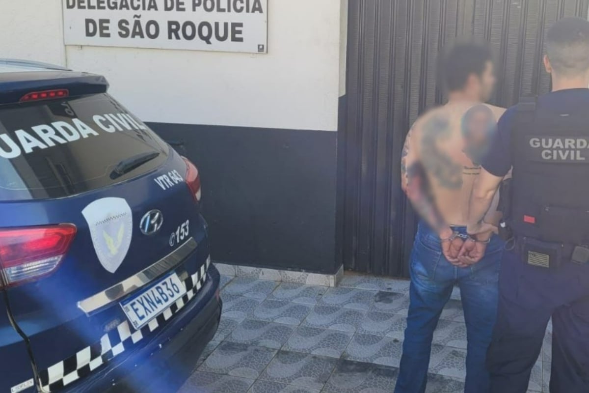 Homem Briga Com A Esposa Em São Roque, Pega Arma Para Fazer Graça, Atira Na Rua E Acaba Preso