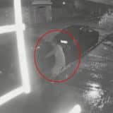 Jovens São Filmados Furtando Carro Durante A Madrugada Em Mairinque