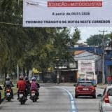 Prefeitura Coloca Faixas Alertando Que Motos Não Podem Mais Andar Em Corredores Brt