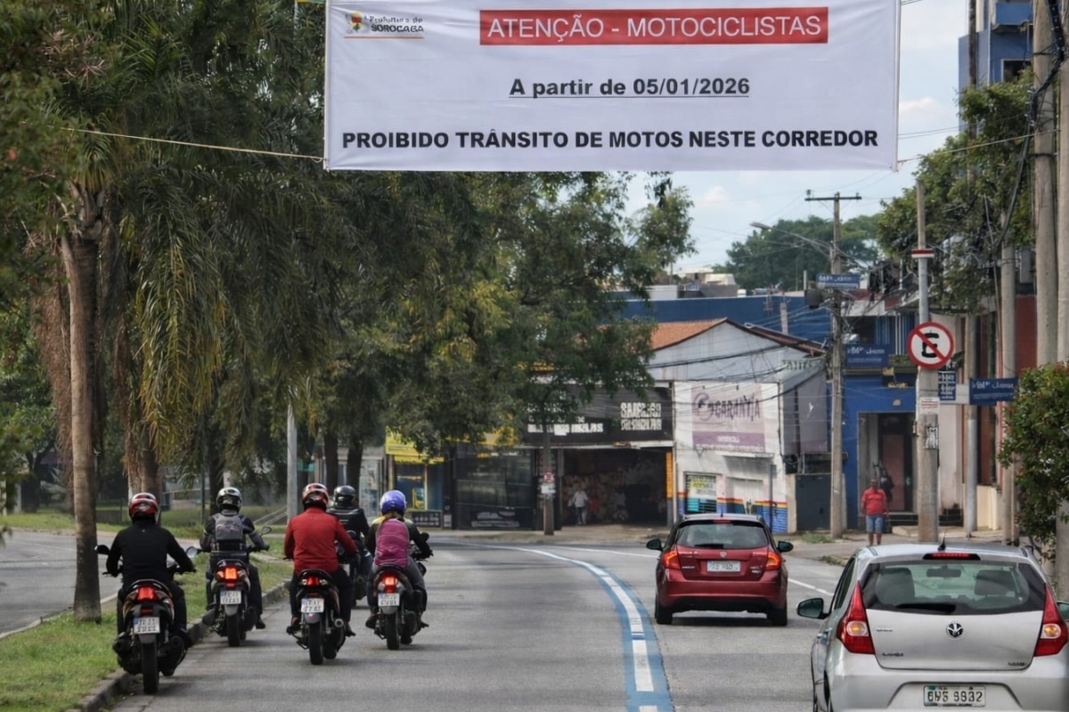 Prefeitura Coloca Faixas Alertando Que Motos Não Podem Mais Andar Em Corredores Brt
