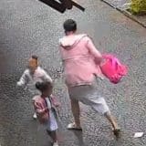 Câmera Filma Mãe Dando Tapas Na Cara Da Filha Menor De Idade Em Via Pública