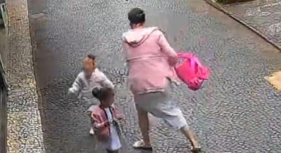 Câmera Filma Mãe Dando Tapas Na Cara Da Filha Menor De Idade Em Via Pública