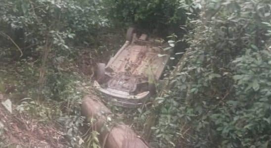 Motorista Perde Controle Em Estrada Em Mairinque E Cai Em Ribanceira