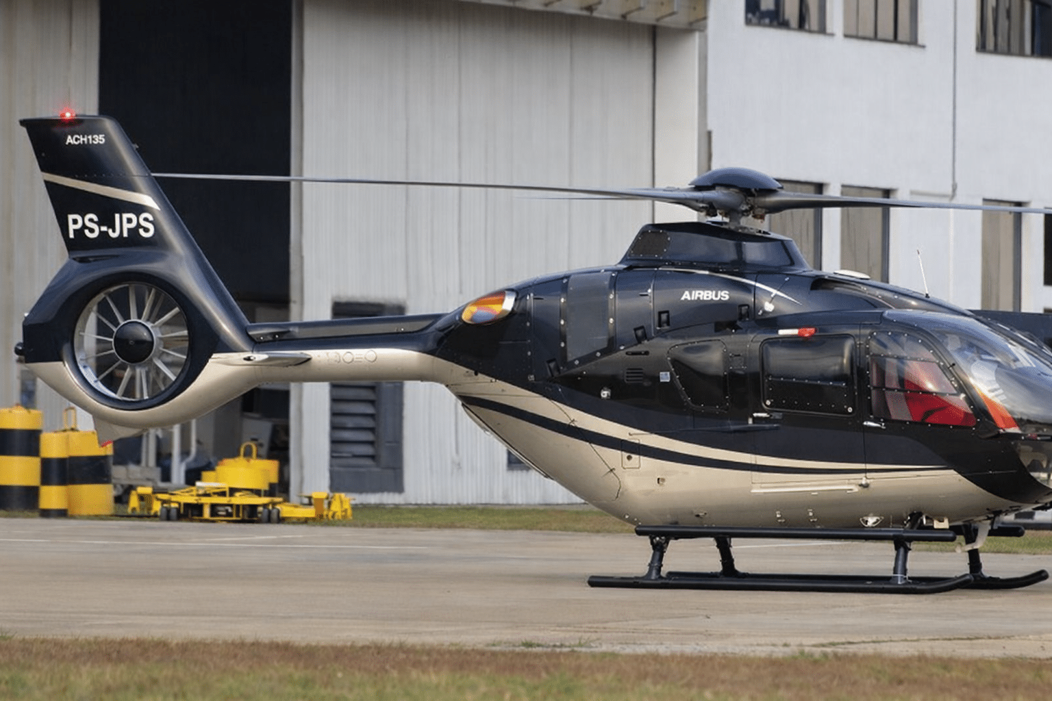 Helicóptero De Luxo Causa Incômodo Ao Redor Do Aeroporto De Sorocaba