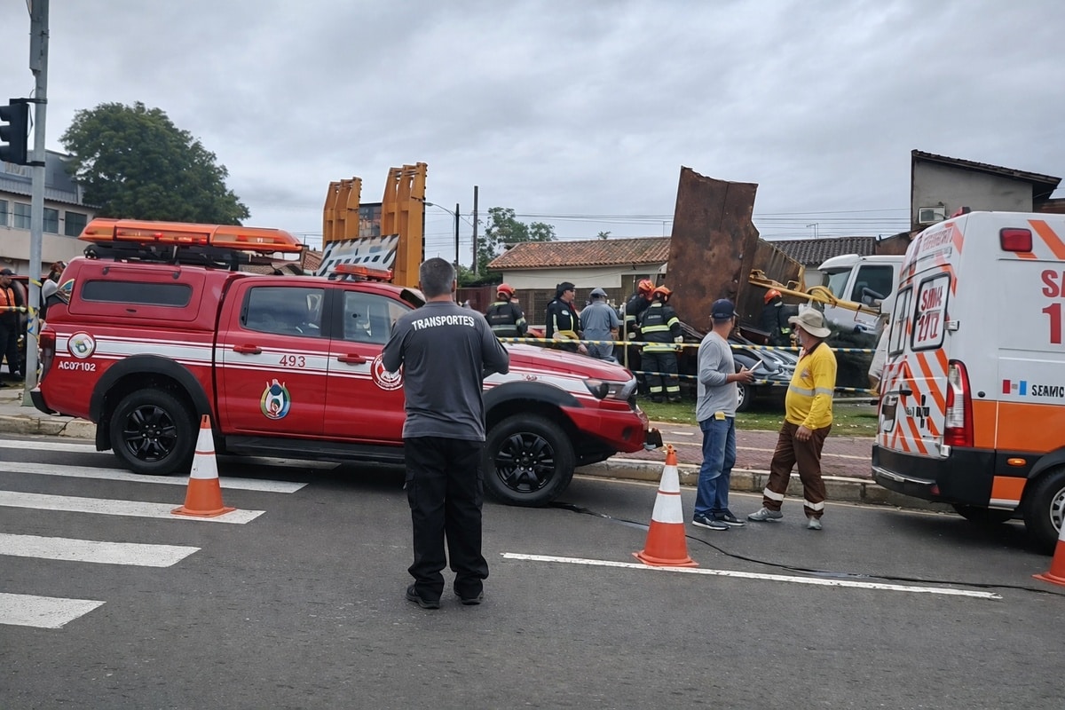 Carreta Com Trator Cai Sobre Carro E Deixa 1 Morto E 14 Feridos Em Indaiatuba