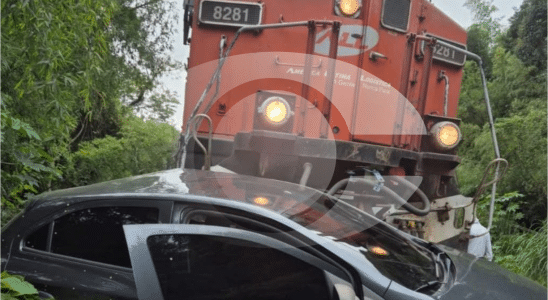 Homem Sem Cnh Tem Carro Atingido Por Trem Em Cotia