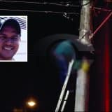 Homem Sobre Poste Para Religar Cabos De Energia E Morre Eletrocutado