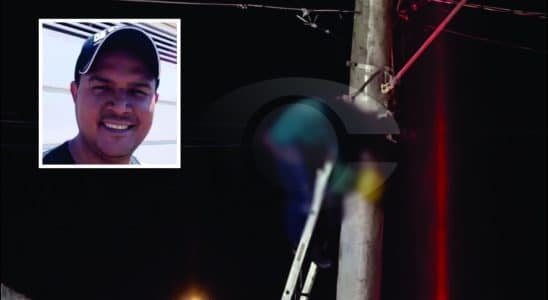 Homem Sobre Poste Para Religar Cabos De Energia E Morre Eletrocutado