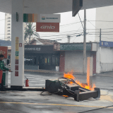 Incêndio Em Bomba De Combustível Assusta Clientes No Centro De São Carlos