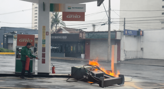 Incêndio Em Bomba De Combustível Assusta Clientes No Centro De São Carlos