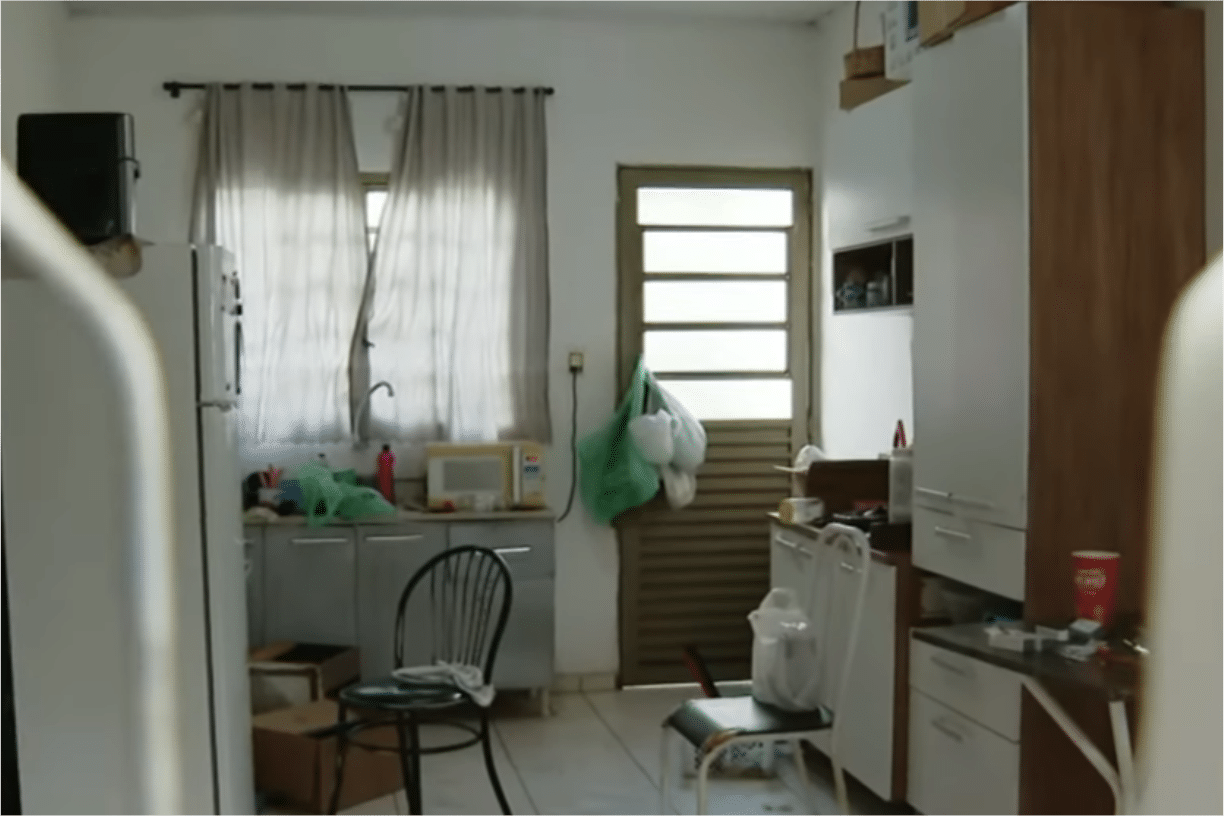 Mistério, Mãe, Filha E Cachorros São Encontrados Mortos Em Casa Fechada