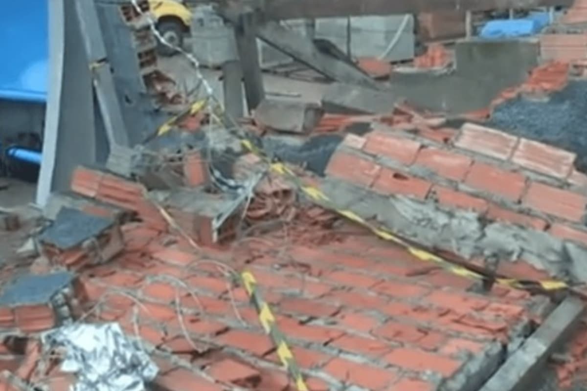 Muro Desaba E Mata Menino Que Estava De Mãos Dadas Com O Pai Na Calçada Em Itapevi