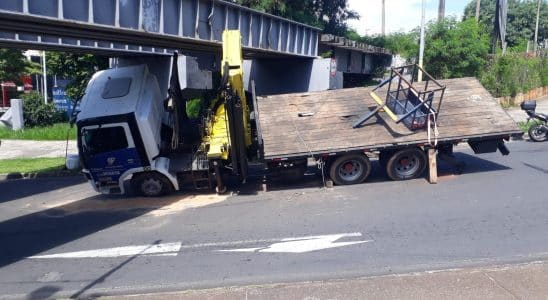 Incidente Urbano Caminho Munck Causa Interrupo No 1771366808210