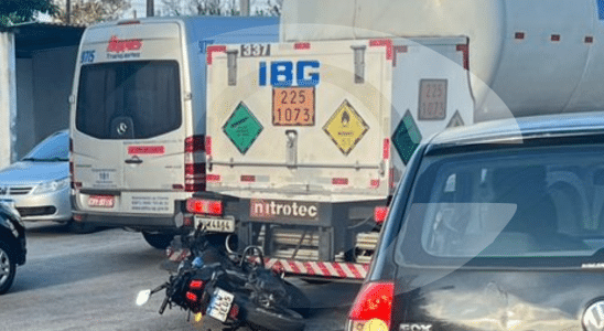 Caminhão-Tanque Arrasta Moto Em Mairinque E Imagem Chama Atenção