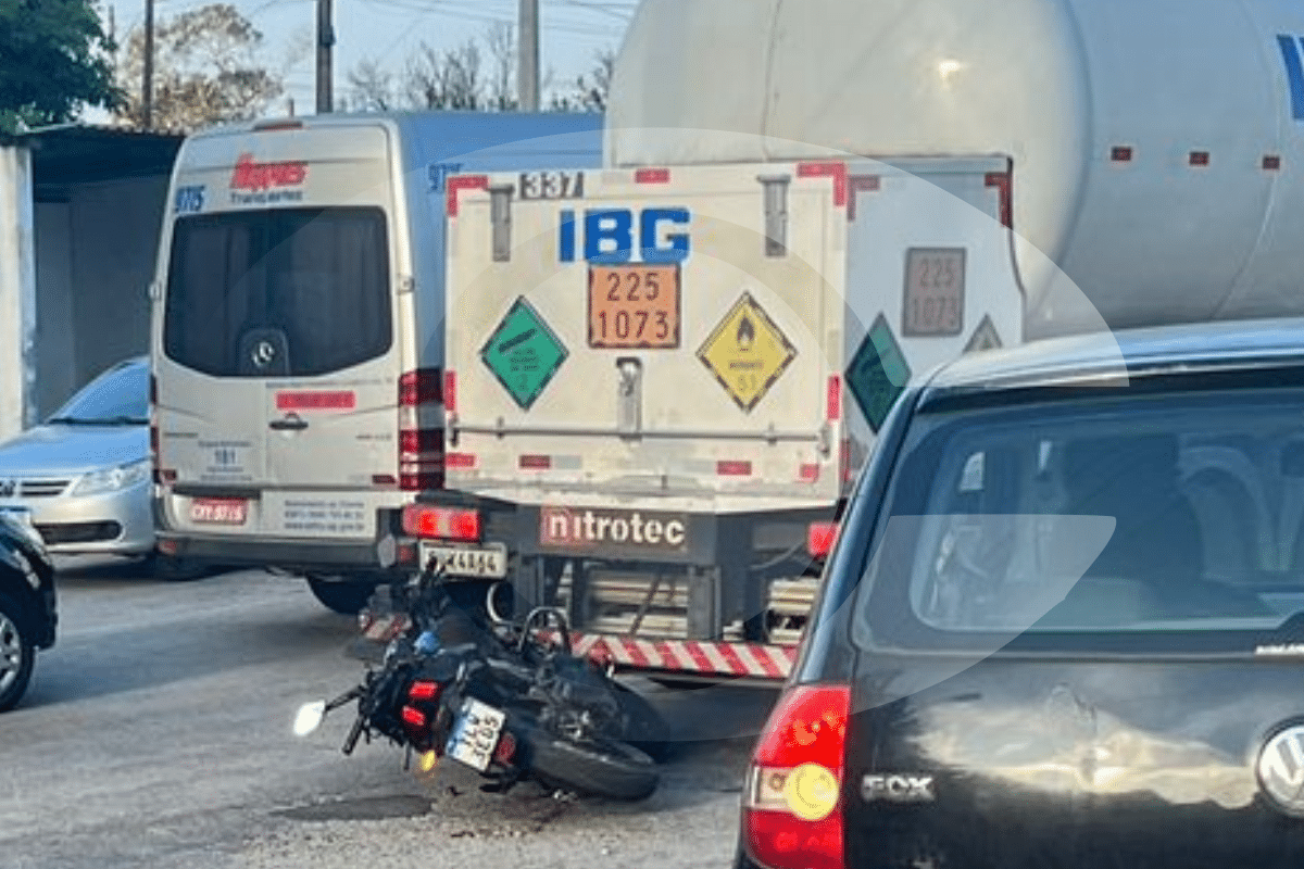 Caminhão-Tanque Arrasta Moto Em Mairinque E Imagem Chama Atenção