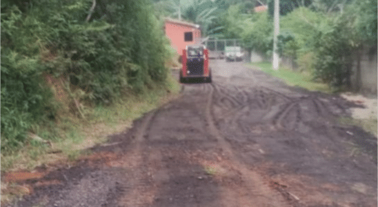 Cansados De Esperar 16 Anos Moradores De Cotia Fazem Vaquinha Para Fazer Pavimentacao De Rua
