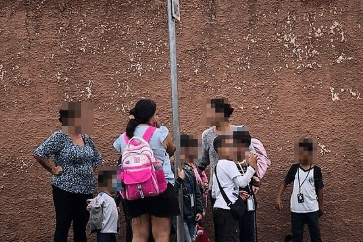 Falta De Abrigo Em Ponto De Ônibus Escolar Gera Revolta Em Pais E Alunos Em Mairinque