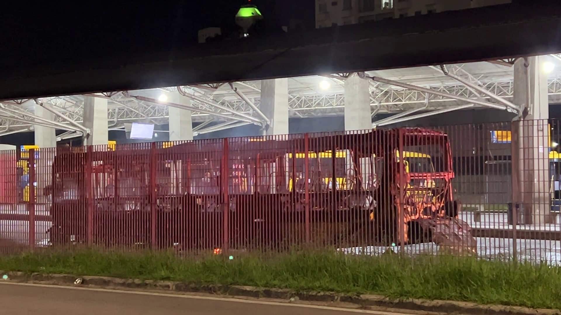 Nibus Pega Fogo Em Terminal De Jundia E Deixa Vecu 1773514759307