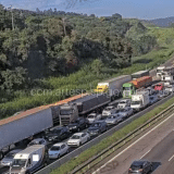 Acidente Entre Veículos De Carga Deixa Um Morto E Trava A Castello Branco Em Araçariguama