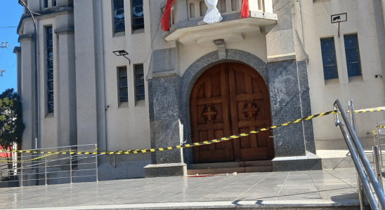 Homem Encontrado Morto Na Porta De Igreja Em São Roque Morava Em Cotia E Deixou 3 Bilhetes