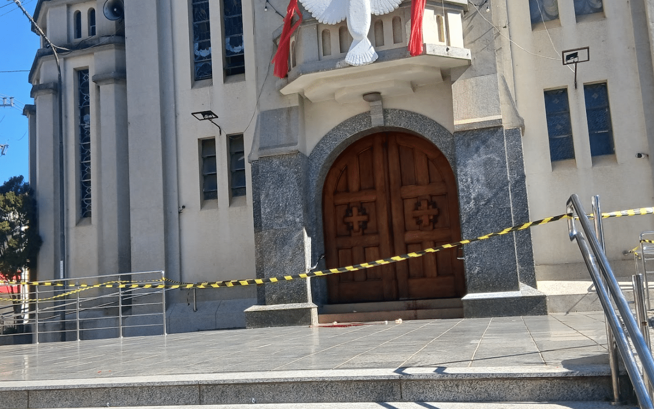 Homem Encontrado Morto Na Porta De Igreja Em São Roque Morava Em Cotia E Deixou 3 Bilhetes