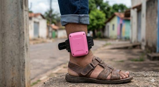 Projeto De Lei Propõe Tornozeleira Eletrônica Rosa Para Identificar Agressores De Mulheres