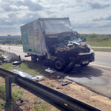 Acidente Entre Caminhões Deixa Uma Pessoa Morta Na Sp-75