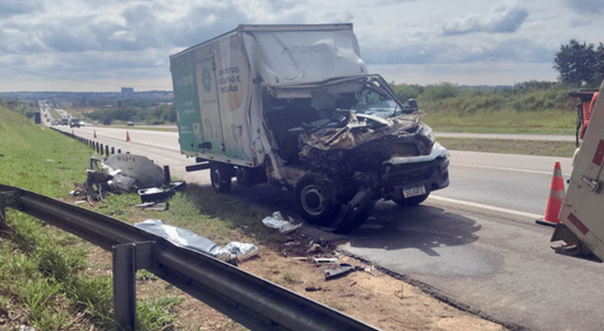 Acidente Entre Caminhões Deixa Uma Pessoa Morta Na Sp-75