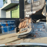 Carro Em Alta Velocidade Capota E Invade Oficina Mecânica Na Zona Norte De Sorocaba