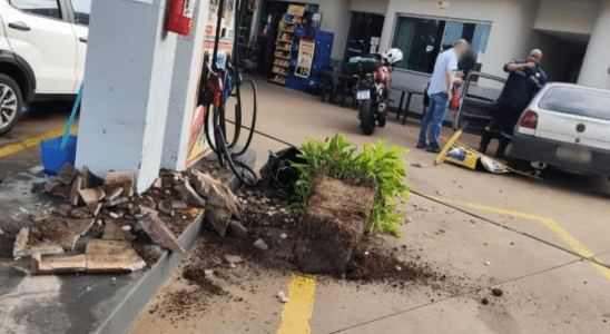 Motorista Sofre Mal Súbito, Perde O Controle E Invade Posto De Combustível Em São Carlos