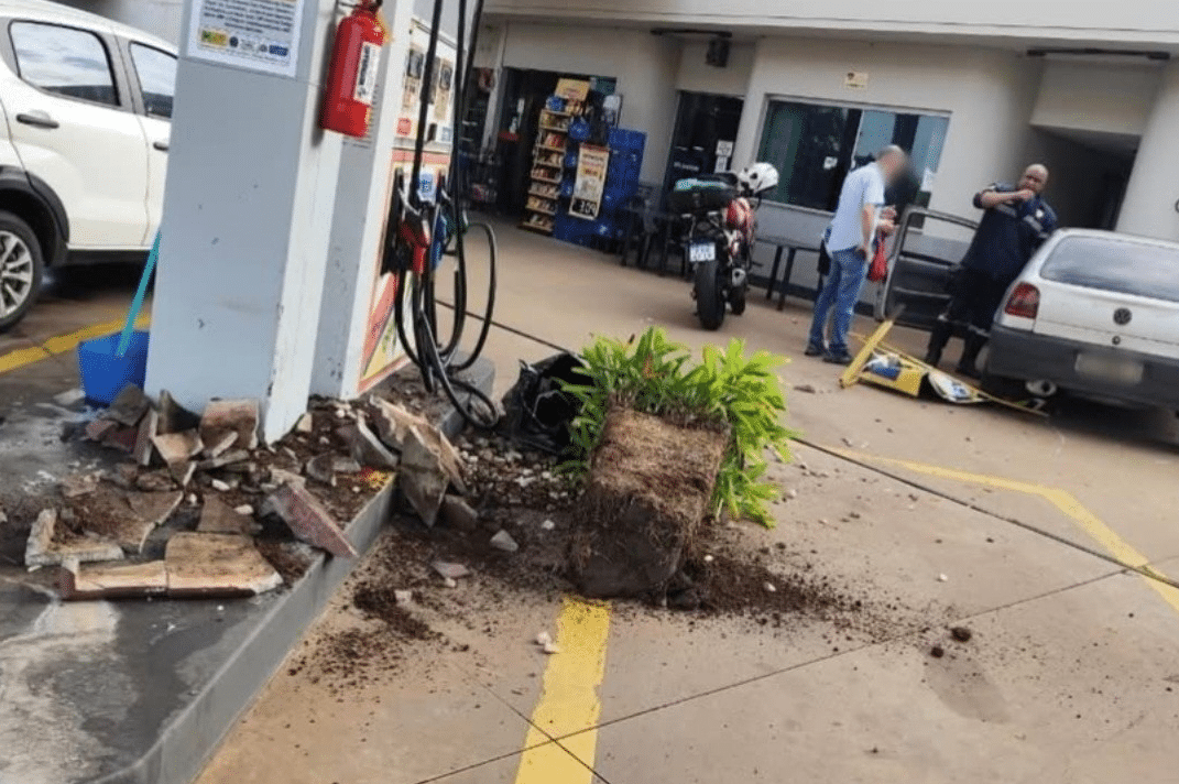 Motorista Sofre Mal Súbito, Perde O Controle E Invade Posto De Combustível Em São Carlos