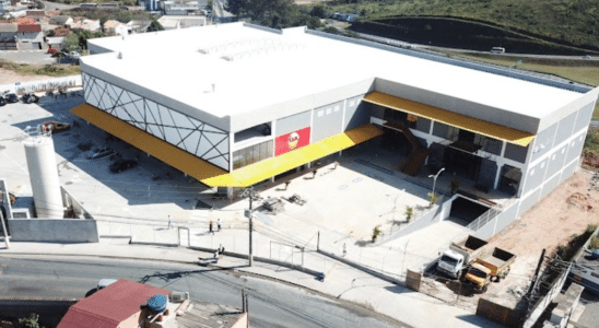 Supermercado San Encerra Atividades No Bairro Atalaia Apos Seis Anos