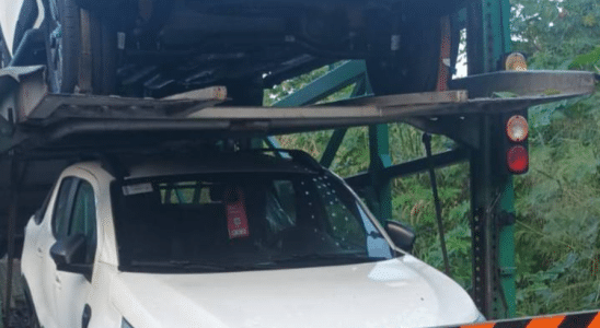 Carreta Cegonha Carregada Com Picapes 0 Km É Encontrada Abandonada Em Araçariguama