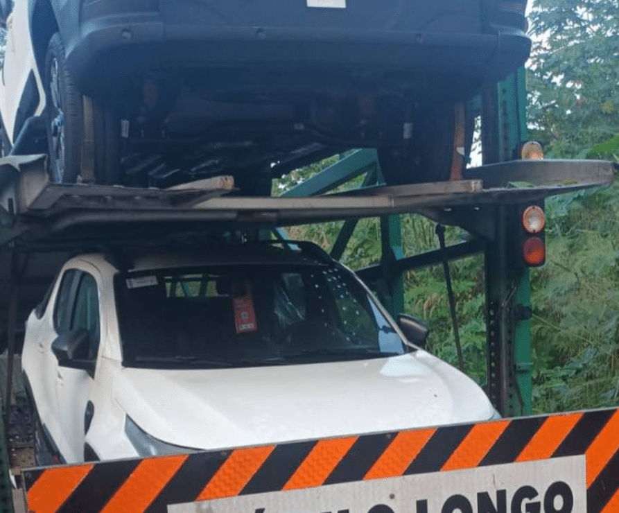 Carreta Cegonha Carregada Com Picapes 0 Km É Encontrada Abandonada Em Araçariguama
