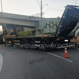 Carreta Roubada Tomba Durante Perseguicao Policial Em Itapevi