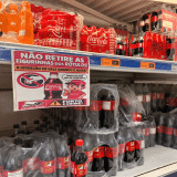 Consumidores Estao Arrancando Rotulos De Garrafas De Coca Cola Em Supemercado De Cotia Para Conseguir Figurinhas Da Copa